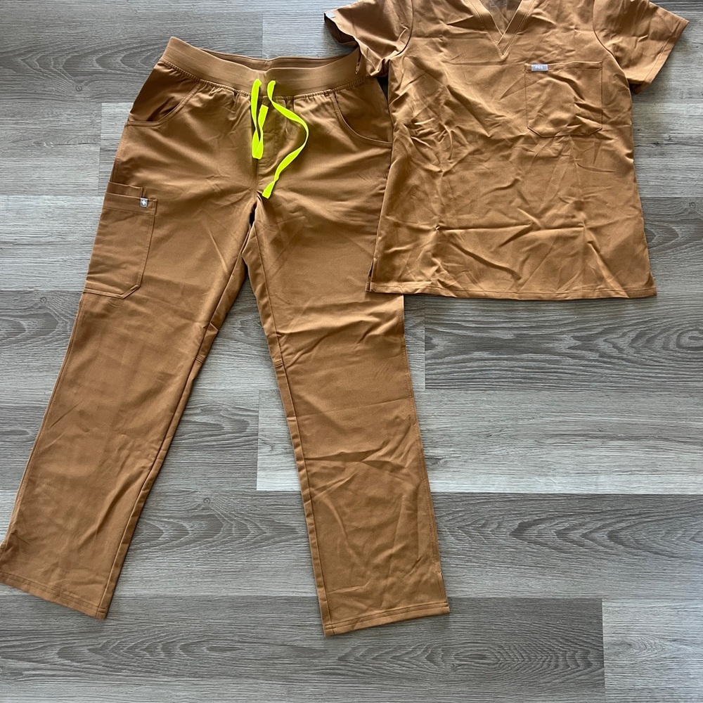 Figs Tan Scrub Set